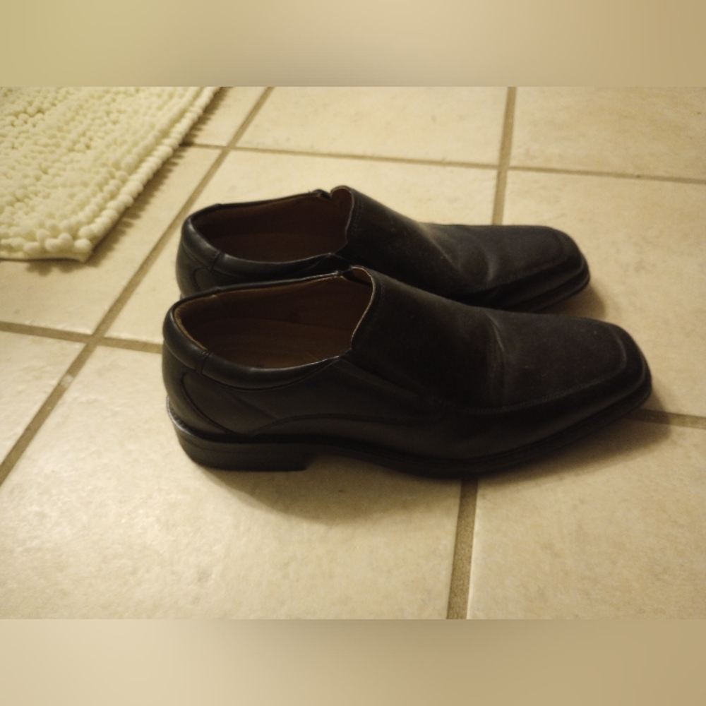 Men's dress shoes